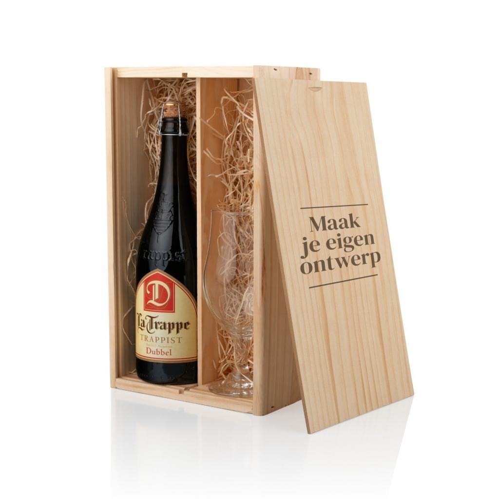 Houten kist met fles La Trappe Dubbel en bierglas, deksel met eigen gravure